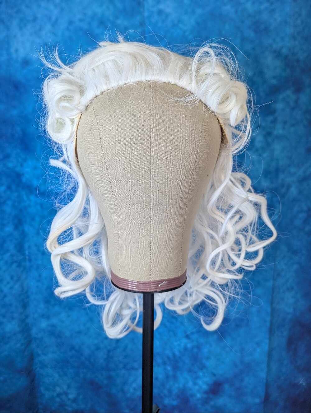 Colonial Judge Wig White EUC Sythetic Adjustable Cap OSFM Missing Ribbon